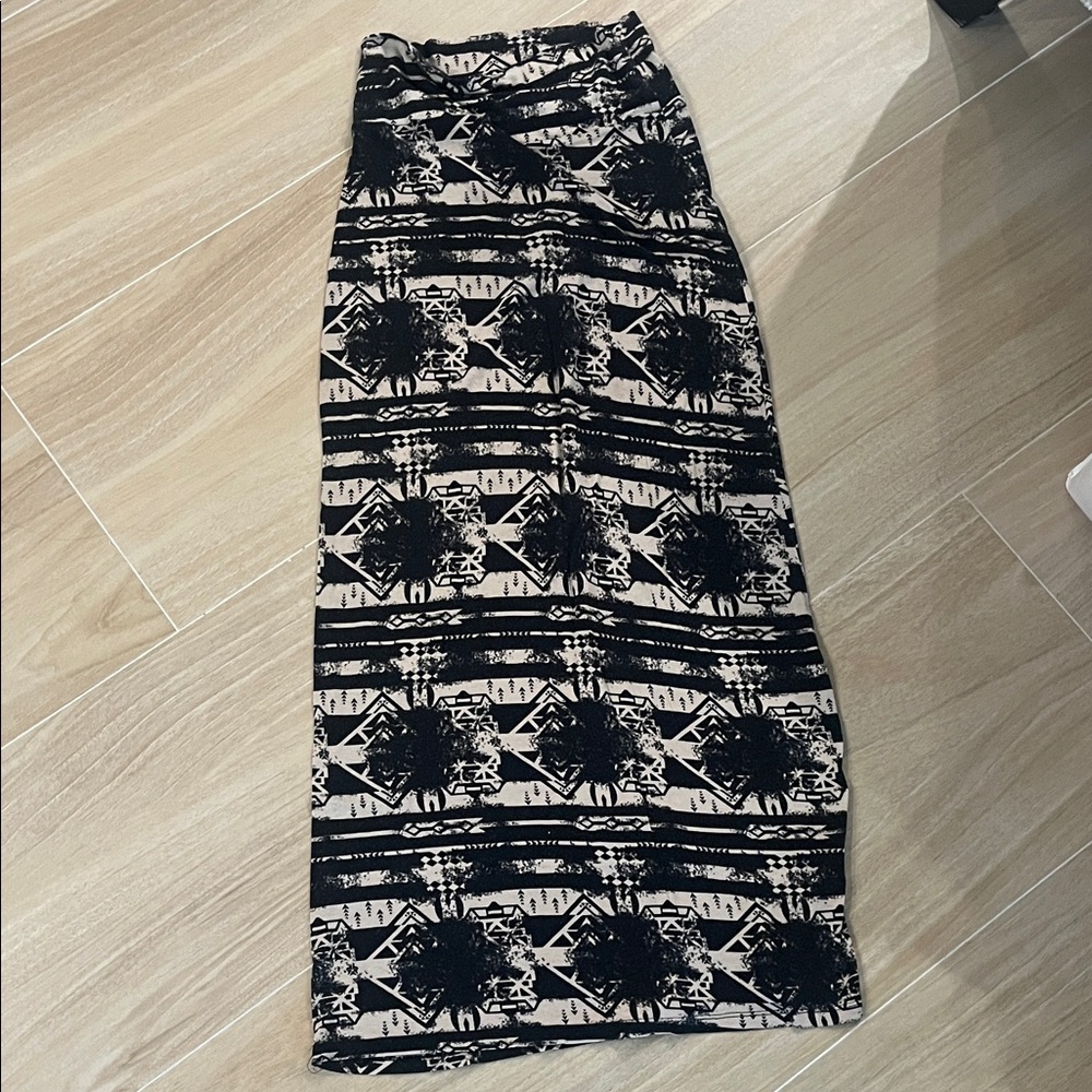 Rue21 Black and Cream Maxi Skirt